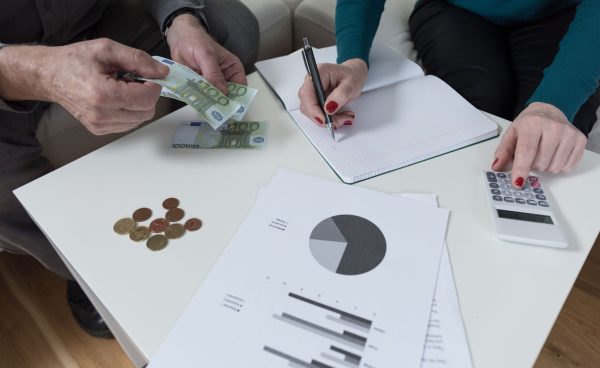 Fiscal Three sherbime financiare per biznesin